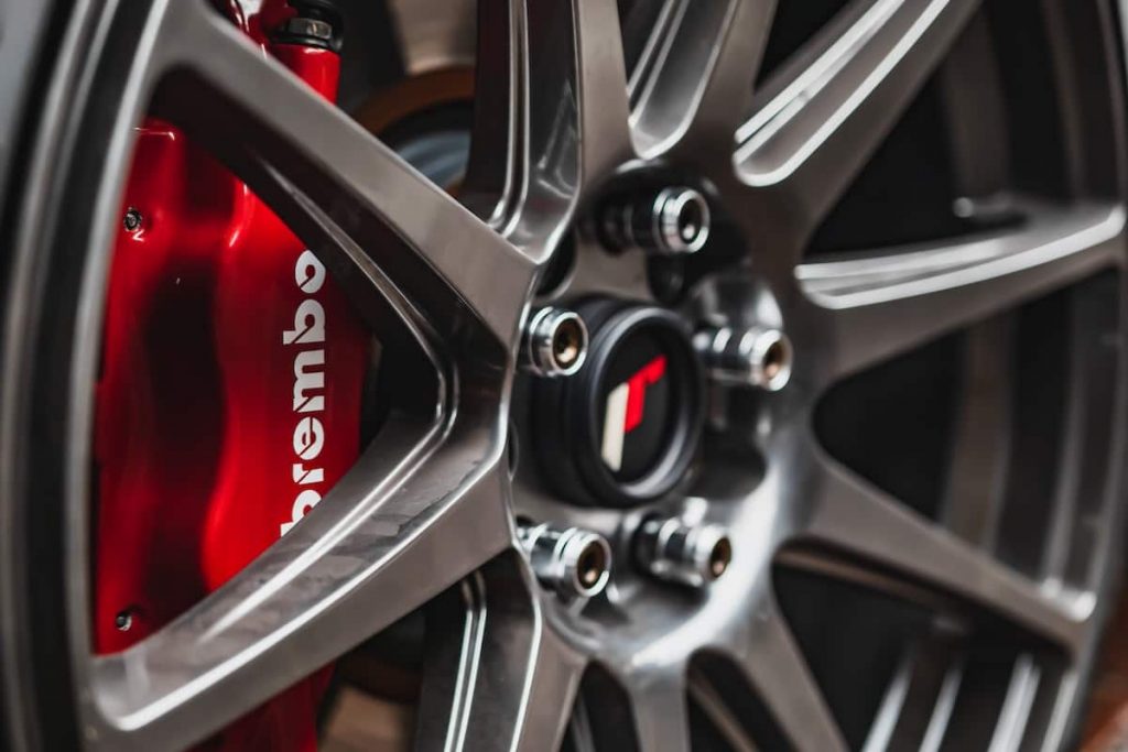 Polish aluminum wheels with brembo brake caliper
